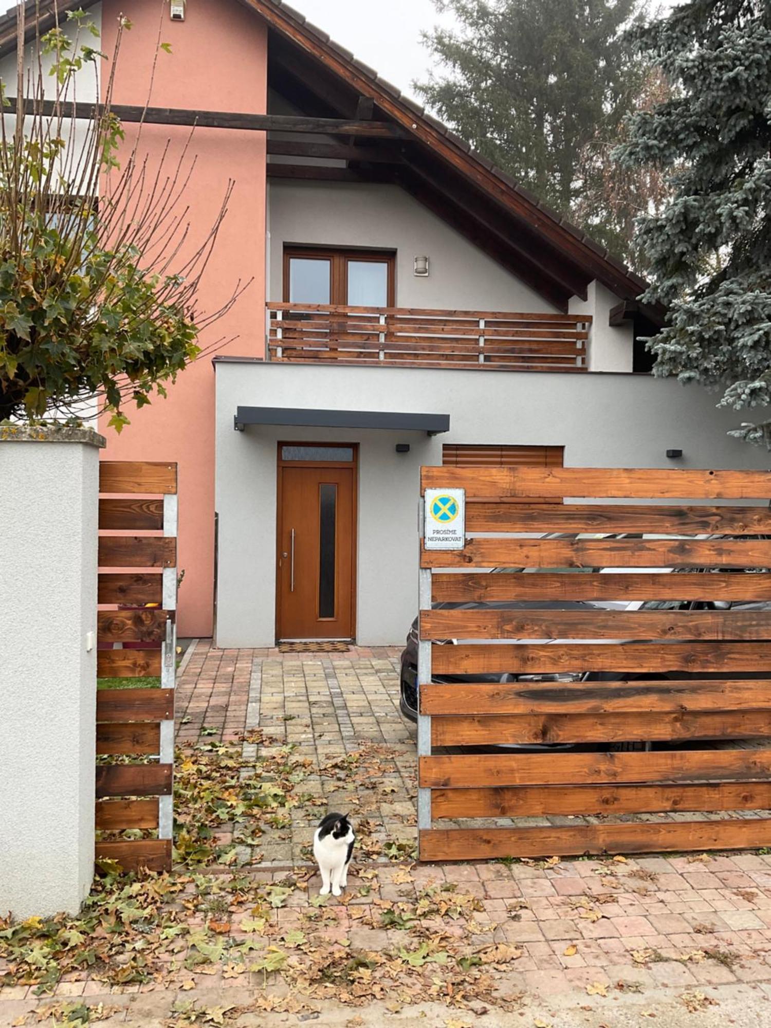 Apartman U Lesa Nové Jirny エクステリア 写真