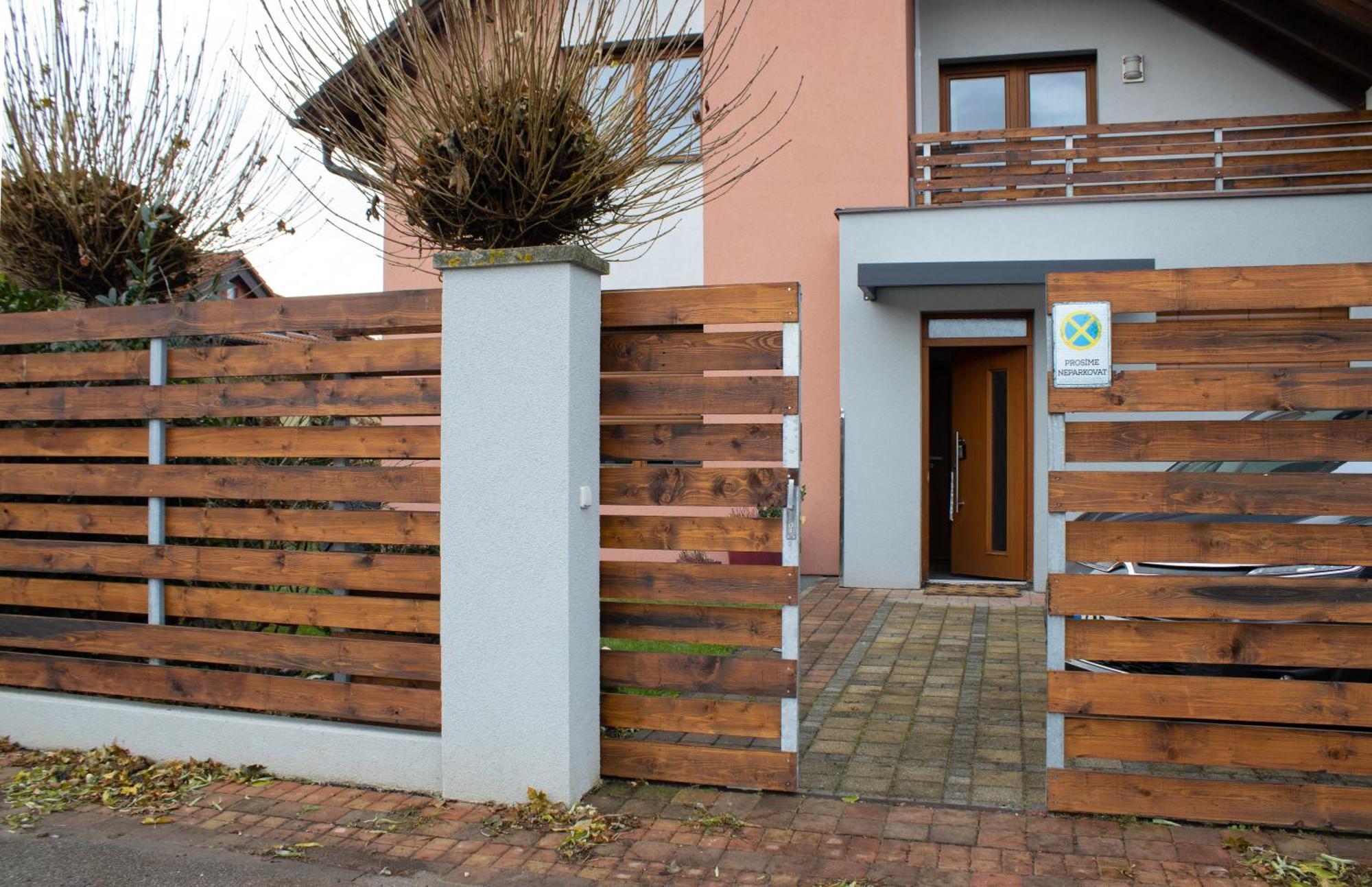 Apartman U Lesa Nové Jirny エクステリア 写真